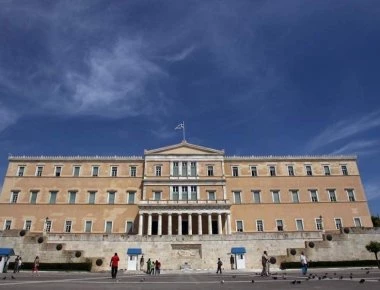 Μυστήριο με εκρηκτική ύλη που βρέθηκε κοντά στην Βουλή